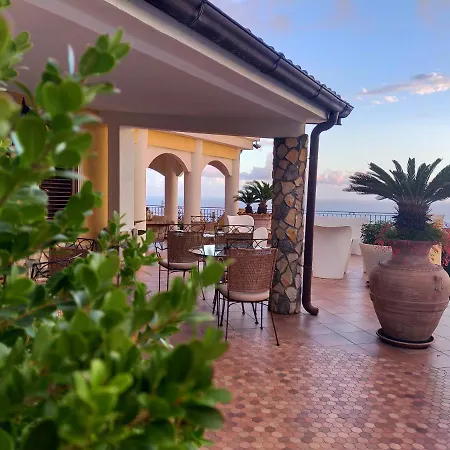 Fontana Saia Bed & Breakfast 4*