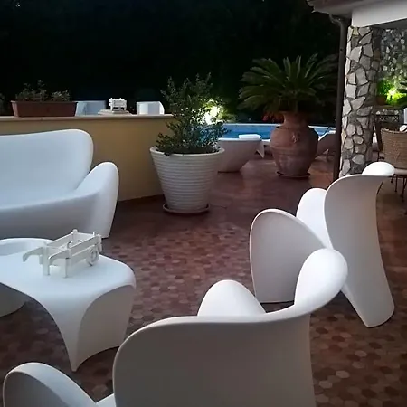 לינה וארוחת בוקר Fontana Saia 4*